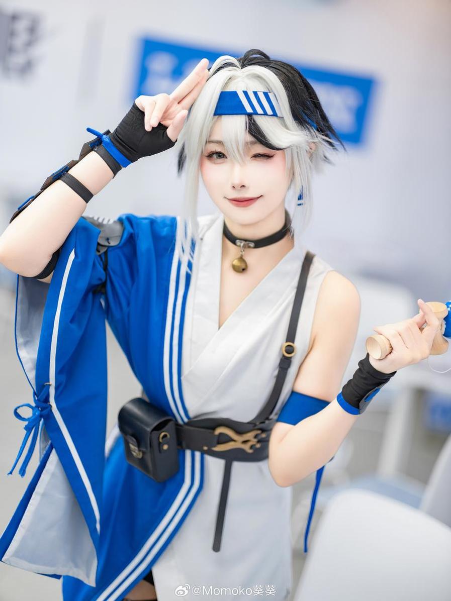 跟随Momoko葵葵一起畅游cos王国