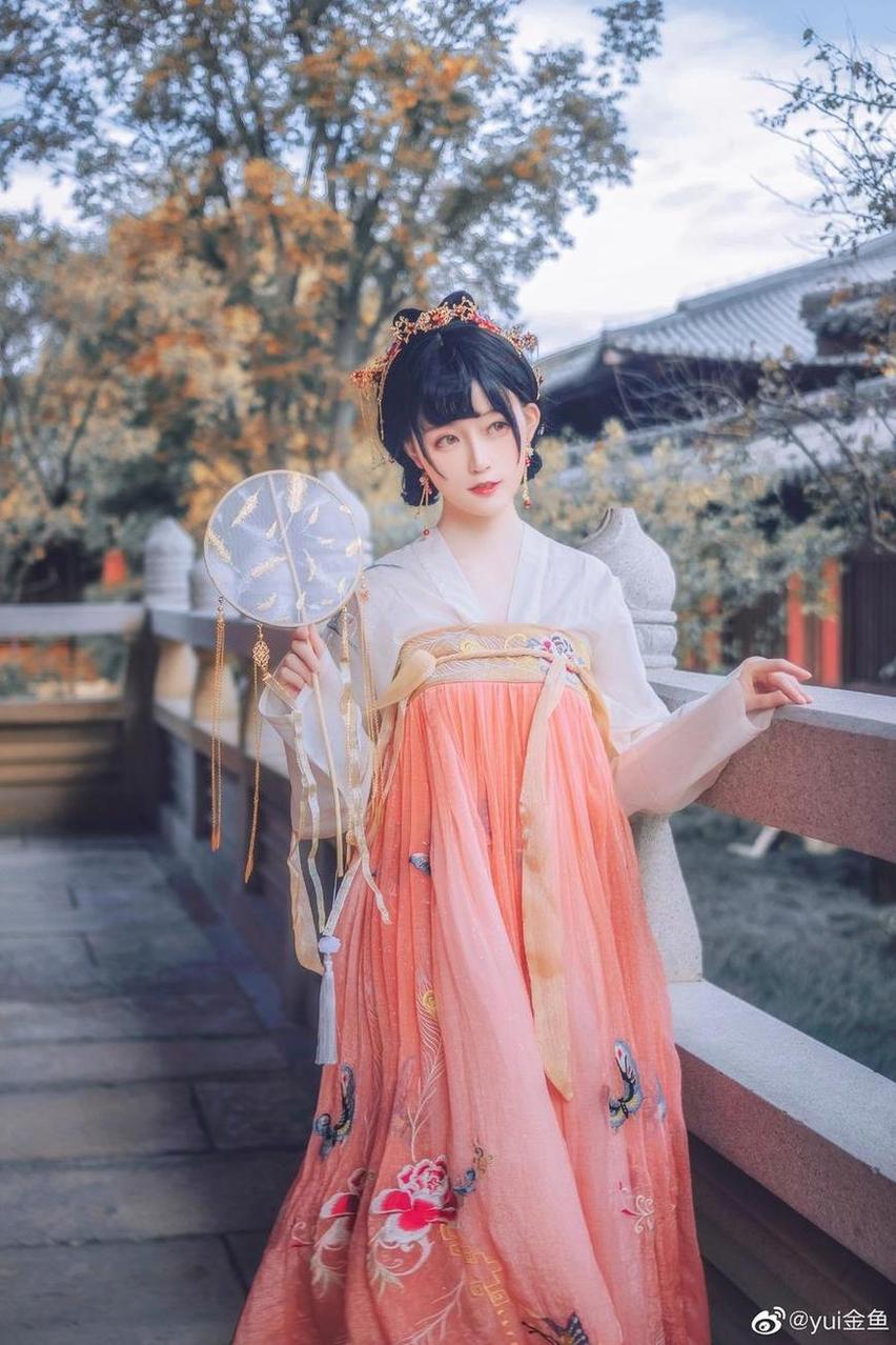 完美还原yui金鱼cosplay经典场景，让我想入非非