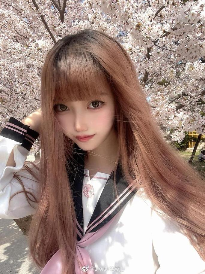 Eloise软软河边jk的cos作品分享，惊艳人心的神仙造型。