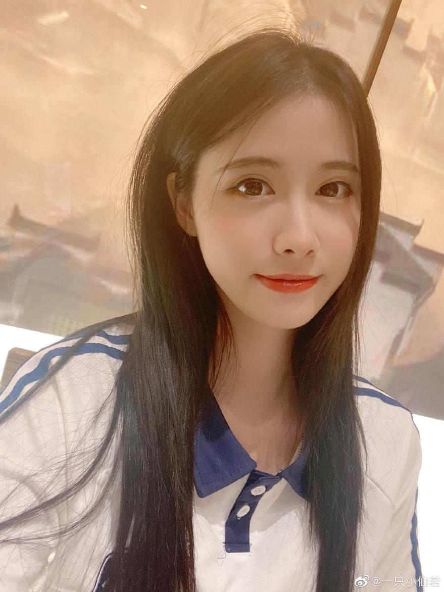 摄影师捕捉到一只小仙若为什么叫阿姨的瞬间，原图让你感受她的迷人。