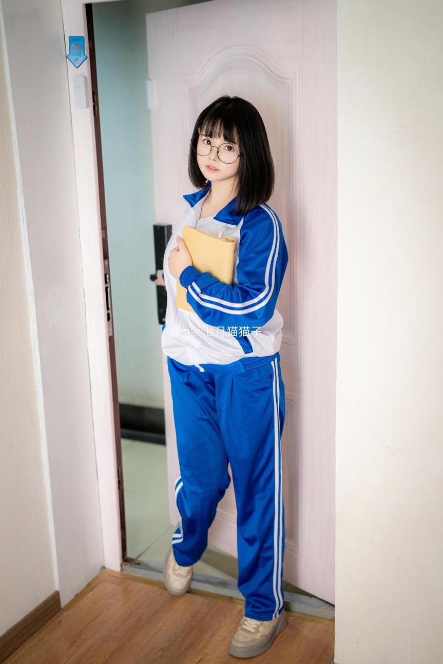 七月喵子最新壁纸，看我为你打造的全新cos作品精选
