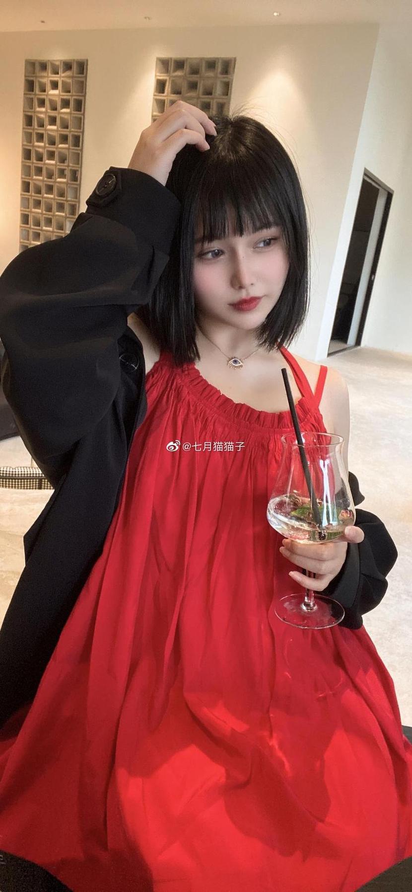 七月喵子是谁，照片里的她美若天仙
