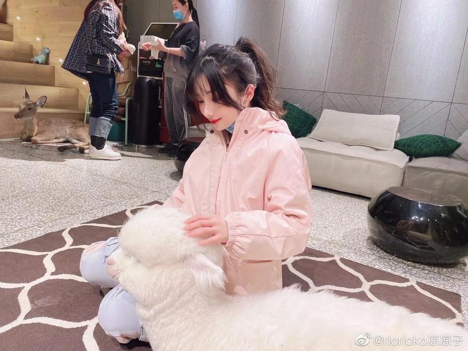 时尚、优雅、典雅！这些精美的凉凉子cos套图将在你的眼前展现一幅美妙的画卷。