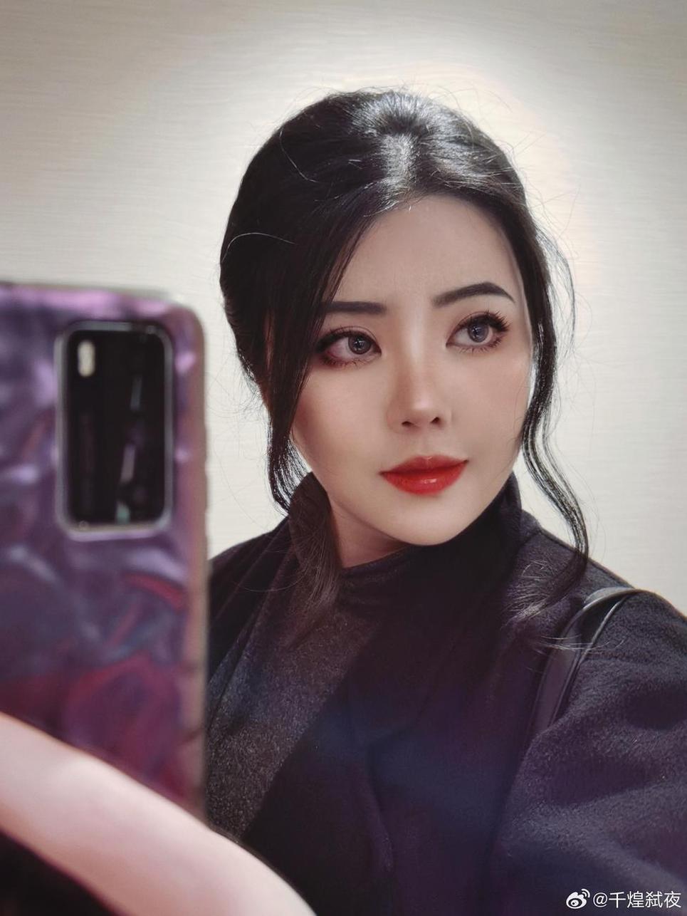 千煌弑夜英格图片：镜面般的剑士之美