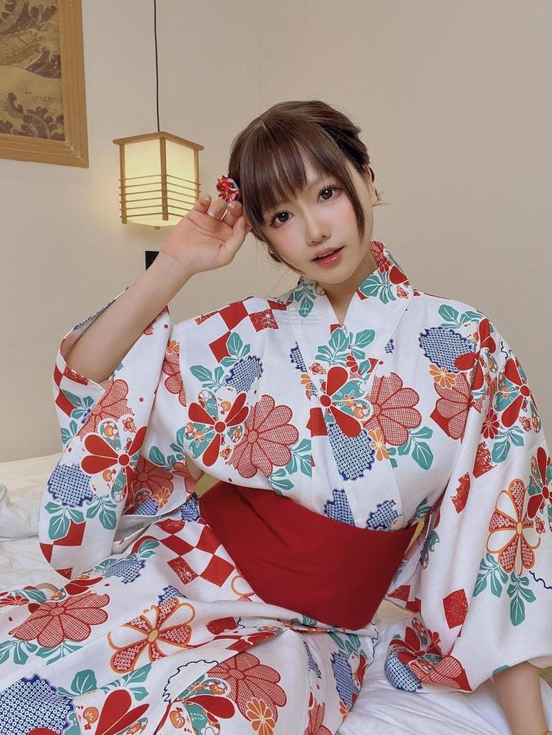 五彩斑斓：喵子nyakool火车jk的摄影大赏