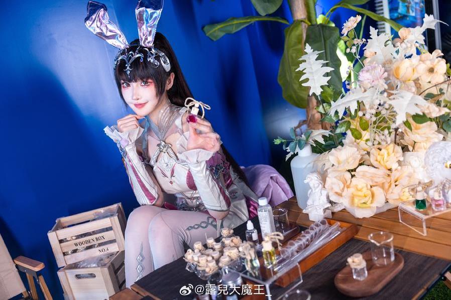大魔王露儿cos小五，欣赏原图更近一步接触cos界