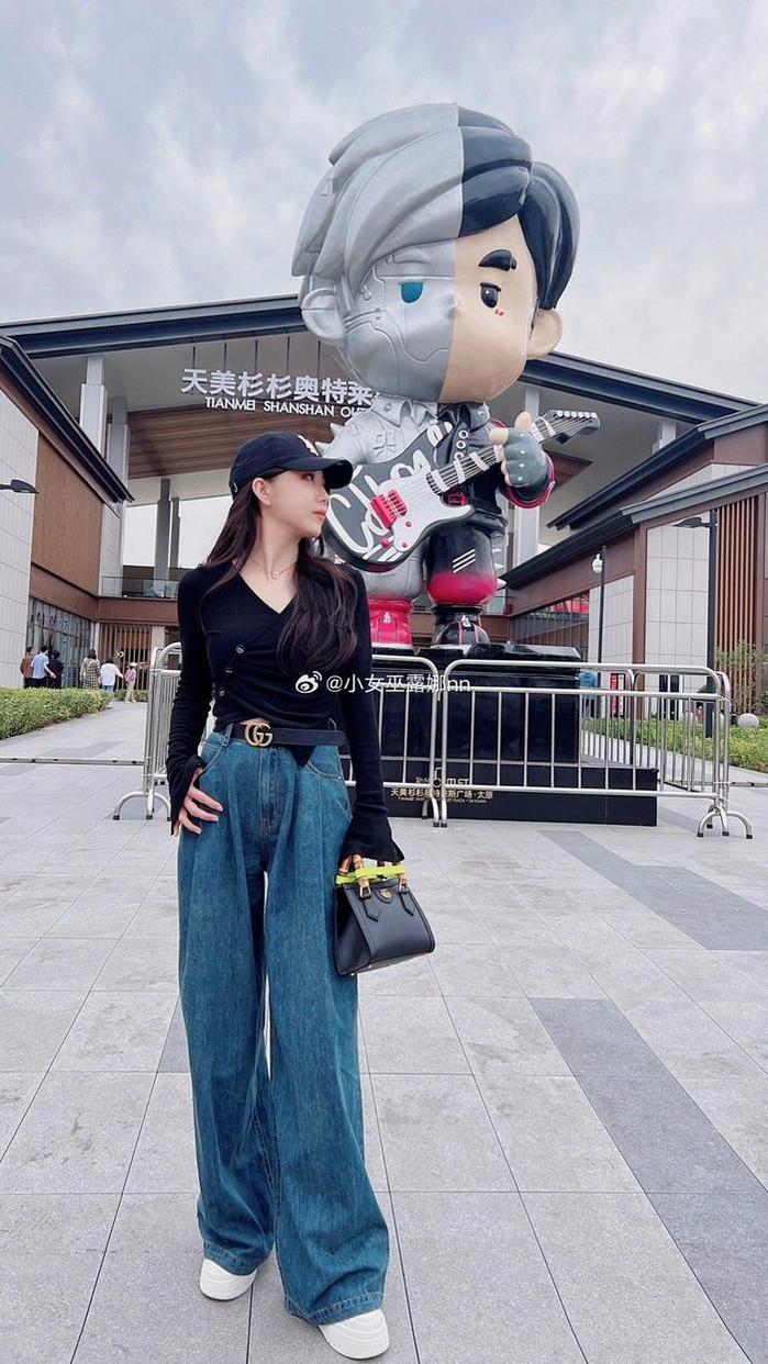 一起欣赏小巫女露娜微博的唯美原图摄影赏析。