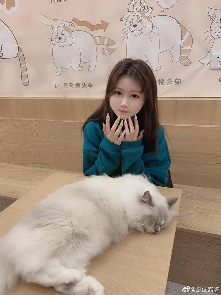 是依酱呀作品合集更新——甜美可人的cosplay照片大赏