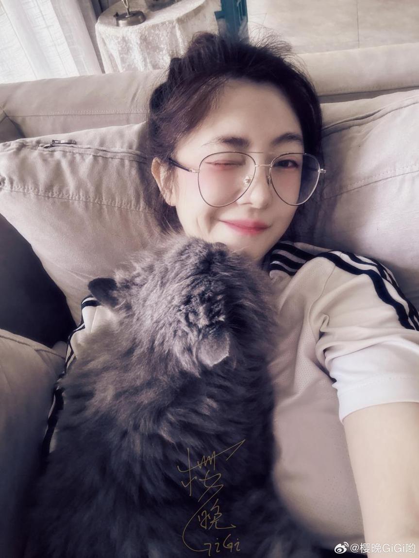 在樱晚gigi下雨天下免费的陪伴下，留下难忘的照片
