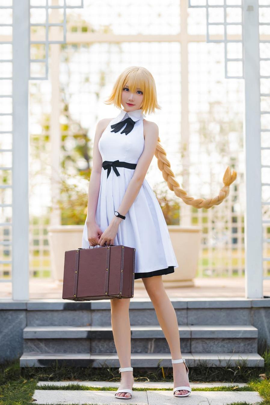 瓜希酱碧蓝航线cos作品分享：制服美少女的航海冒险