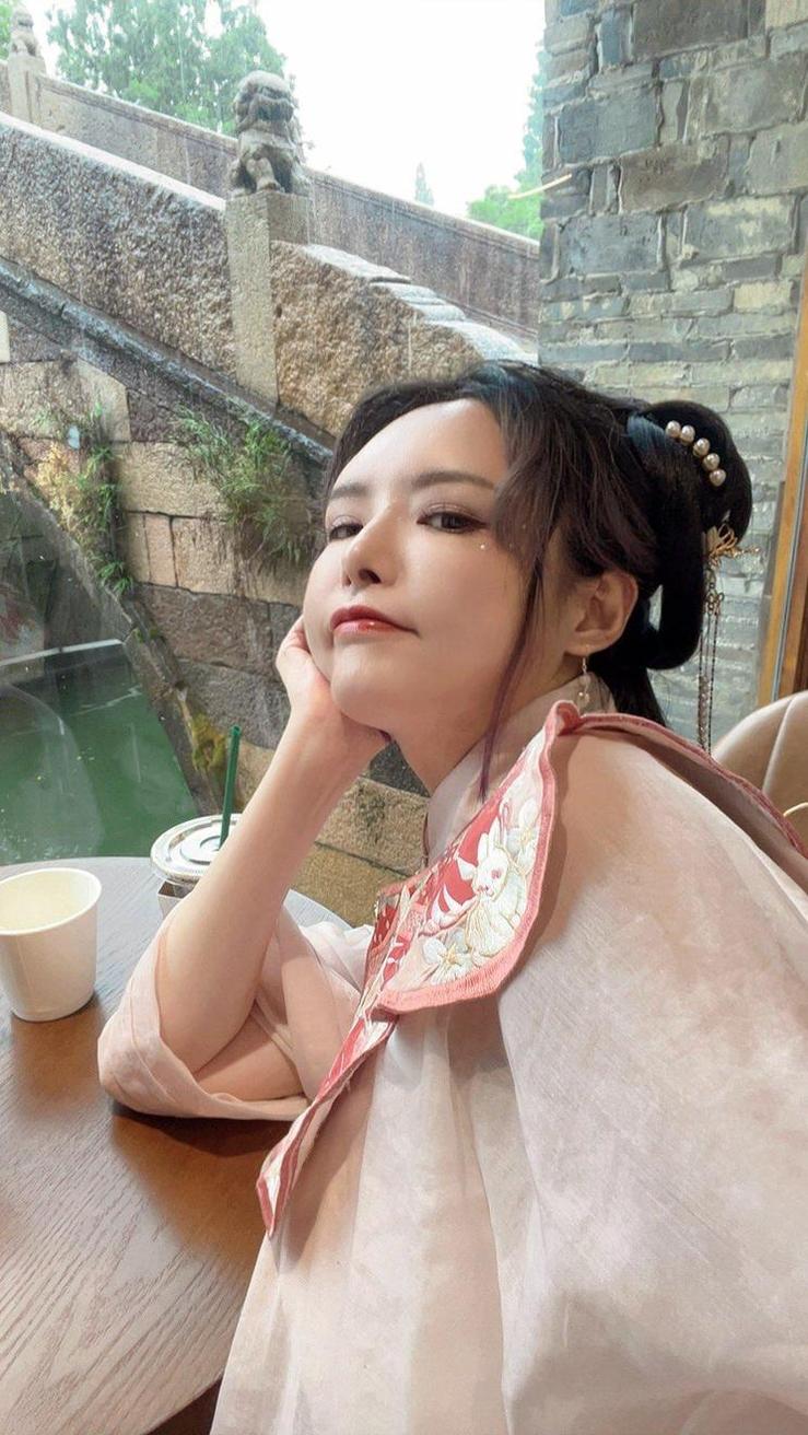 秋和柯基：瑰丽作品，唯美无删图包
