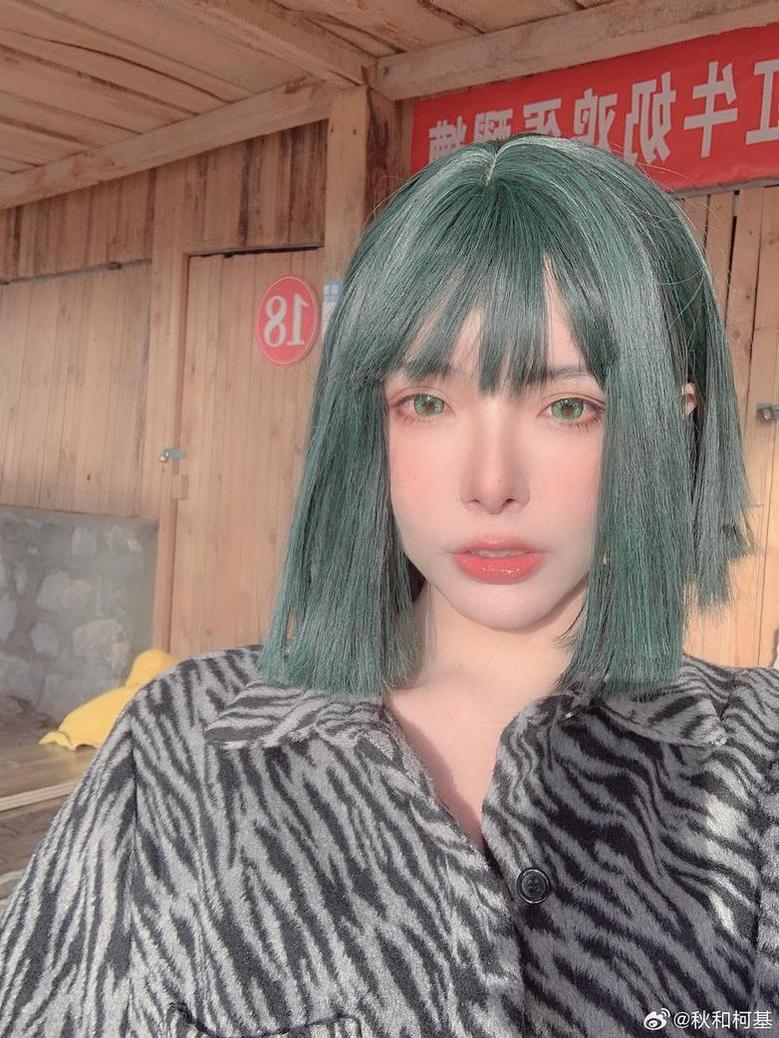 以美图分享：秋和柯基魔女的晚餐图片摄影合集