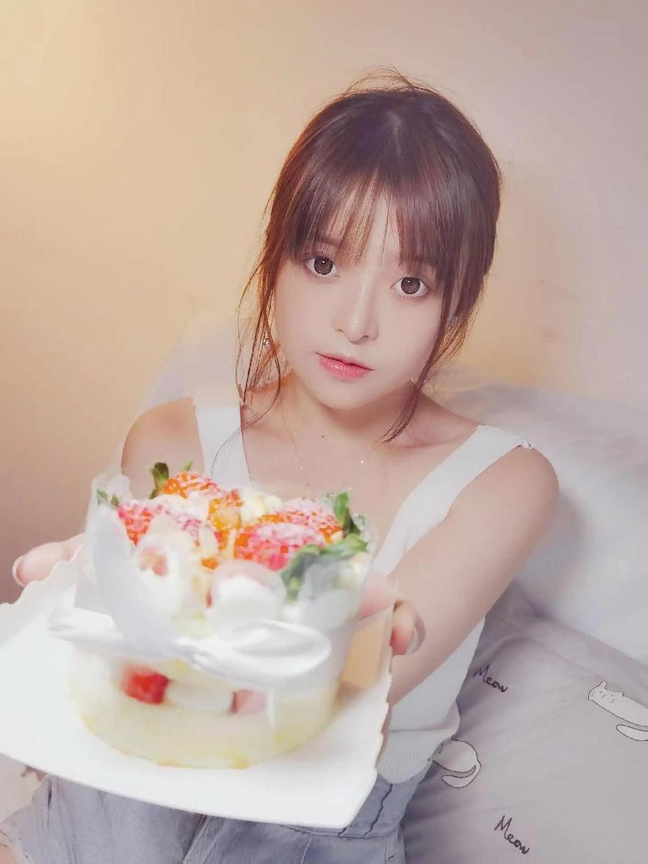 草莓味的奈奈兔是喵小吉吗：超强cos博主作品