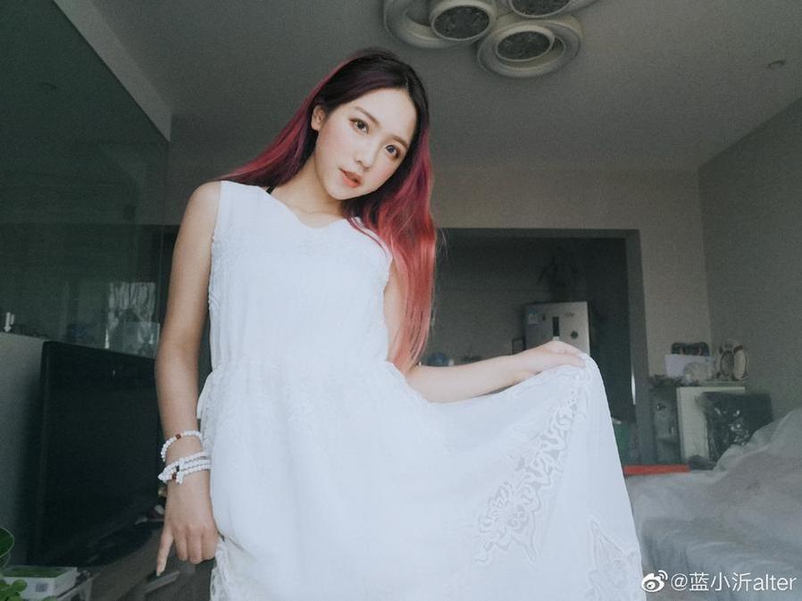 蓝小沂恶魔的原图：惊叹于这个黑白世界