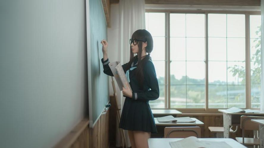 西园寺南歌主人的秘密任务：用美图记录人生万象