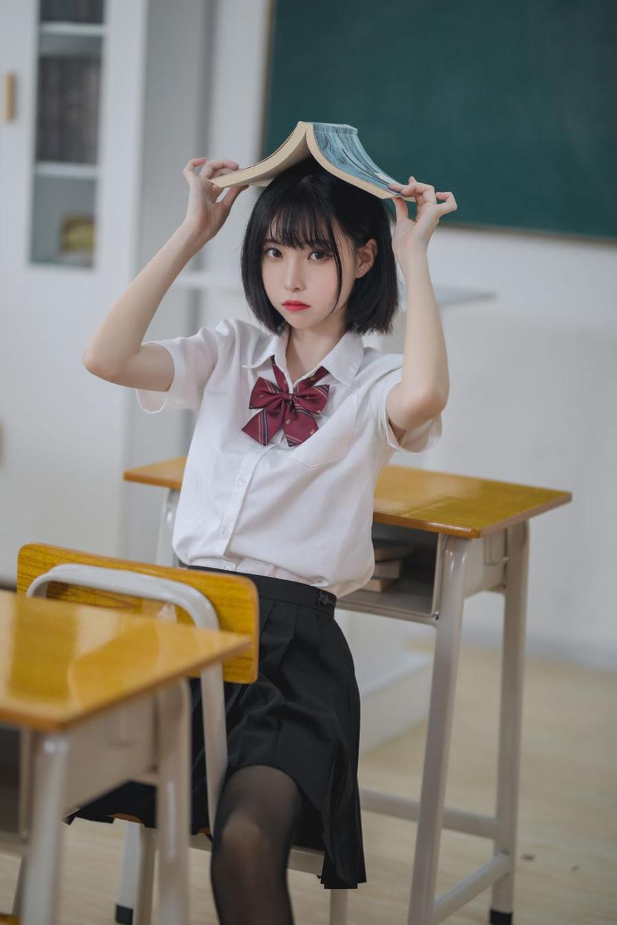 许岚lan夏季运动服：气质优雅的原图分享