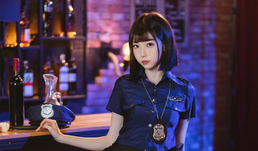许岚lan灰色这个COSPLAY让你怀疑是原作。