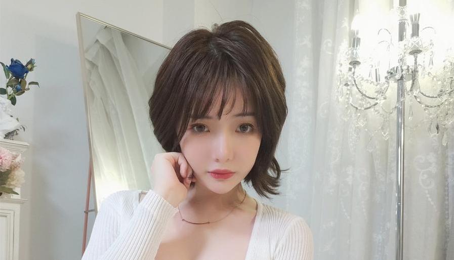 内涵玄机，艺术空间：雯妹不讲道理真名，打造神秘套图。