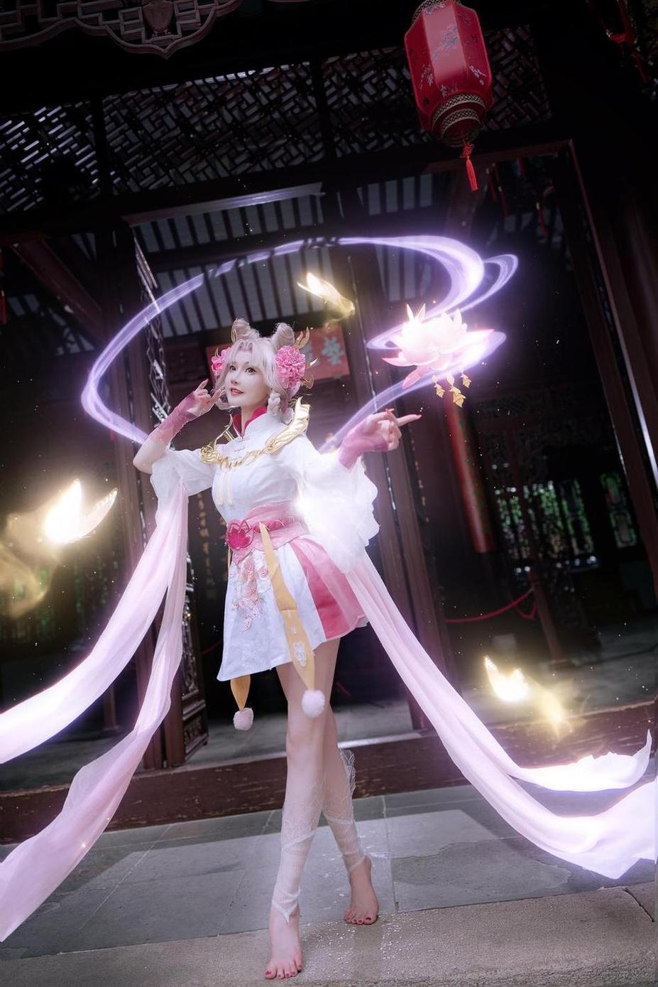 露儿大魔王cos千仞雪唯美照片，感受她的不一样风情