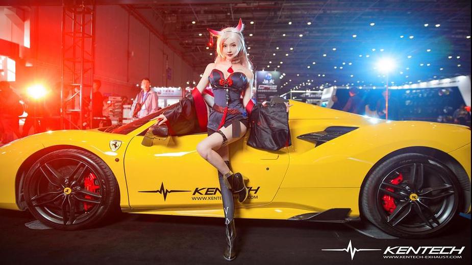 微风拂过，美杜莎石化露儿大魔王cos，摄影艺术之美尽在此