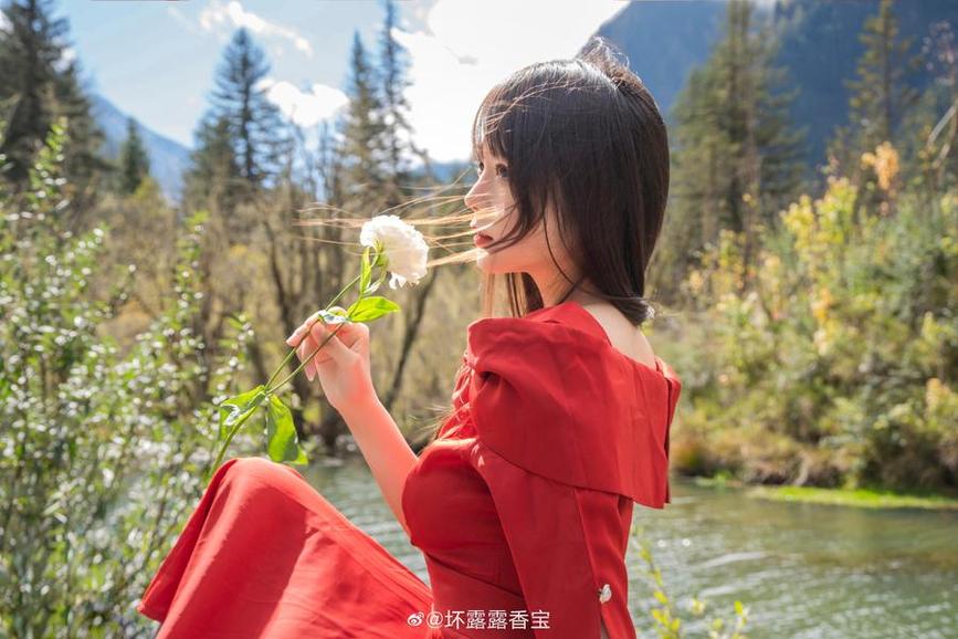 香草喵帕帕红色制服COS合集来啦