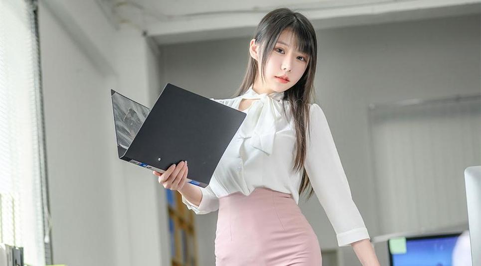香草喵露露最新作品：精致美图，带你进入绚烂的艺术世界